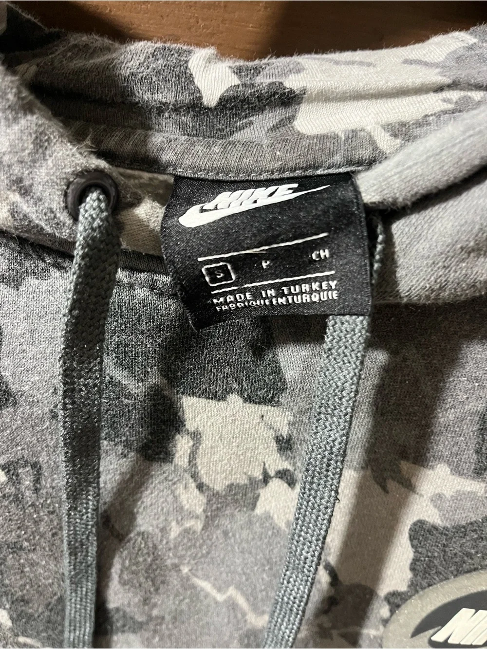 Nike Men’s Gray Camo Hoodie Sweatshirt Small
